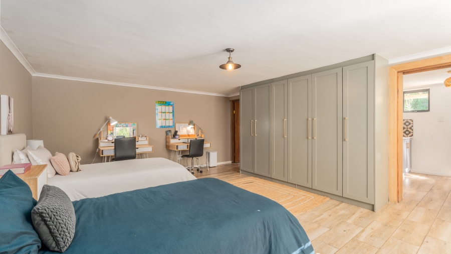 5 Bedroom Property for Sale in Lemoenkloof Western Cape